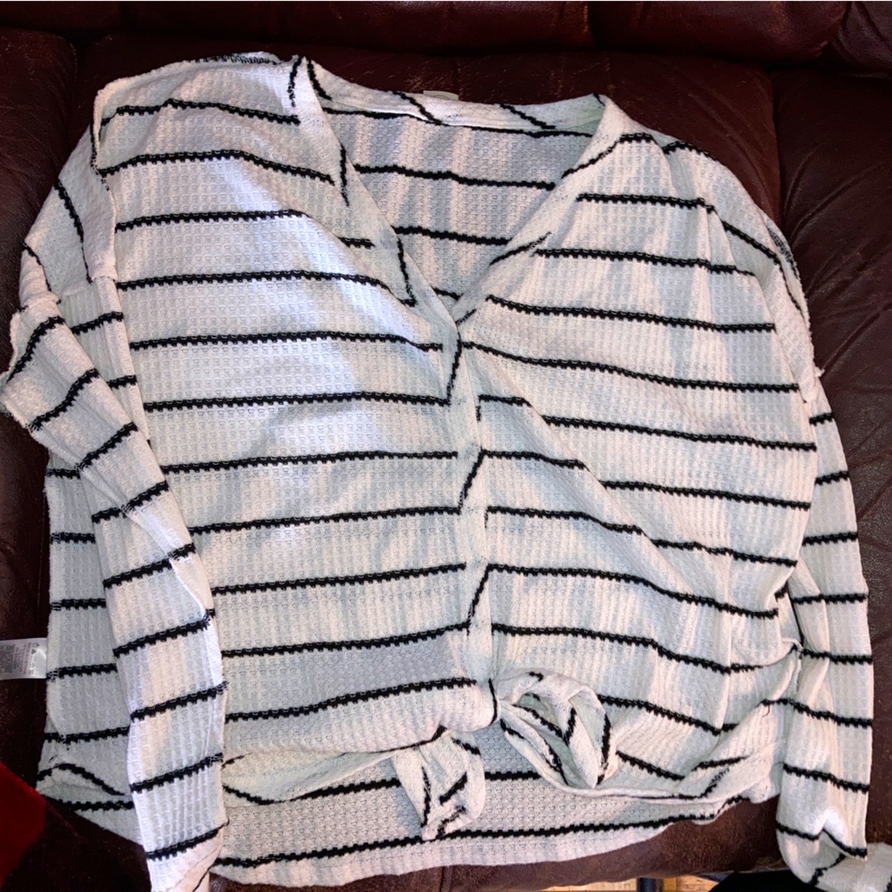 Long sleeved shirt with the bottom tied.